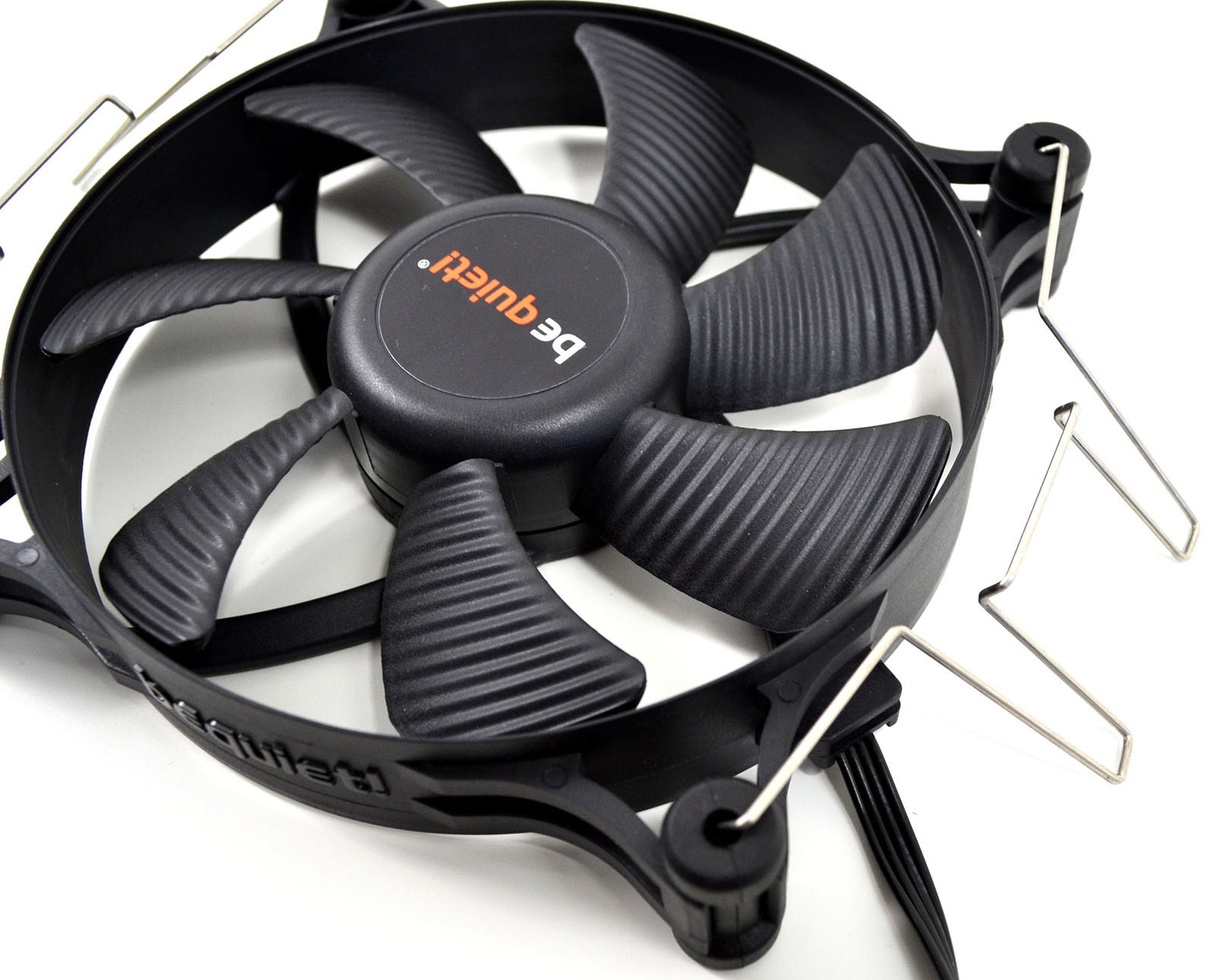 Egym ásodik ventilátor is rögzíthetõ!