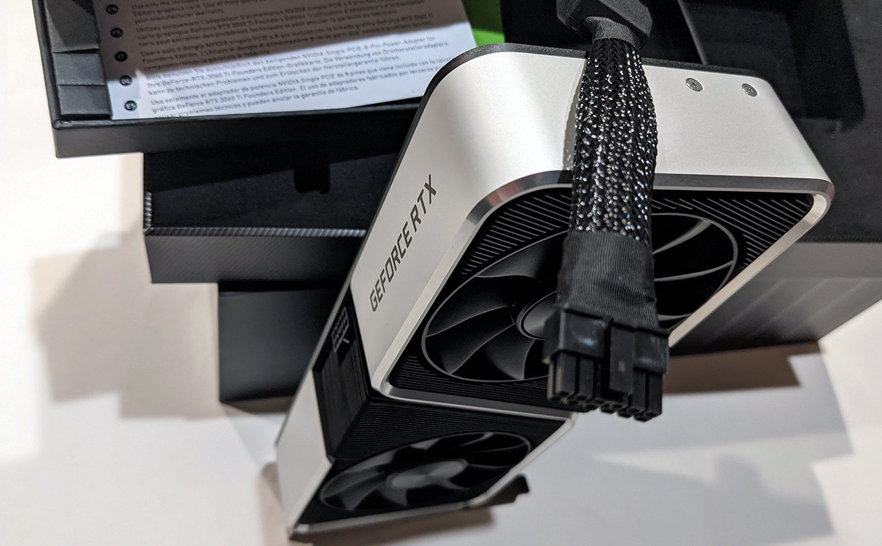 A Founders Edition egyedi 12-pines PCI-e csatlakozója