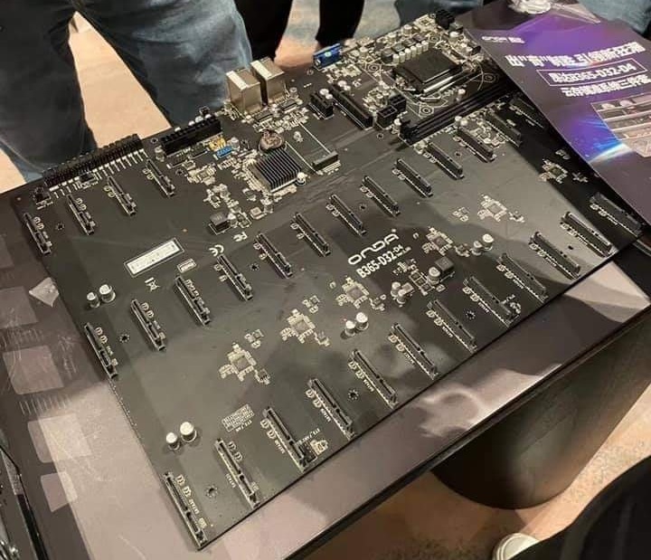 Egyel újabb chipset és asztali RAM foglalatok