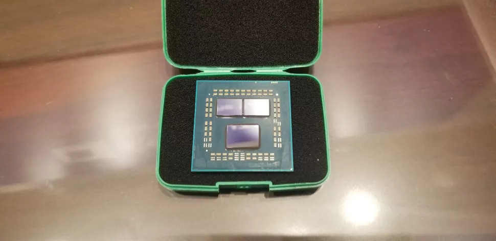 Ryzen 5000, védõburkolat nélkül.
