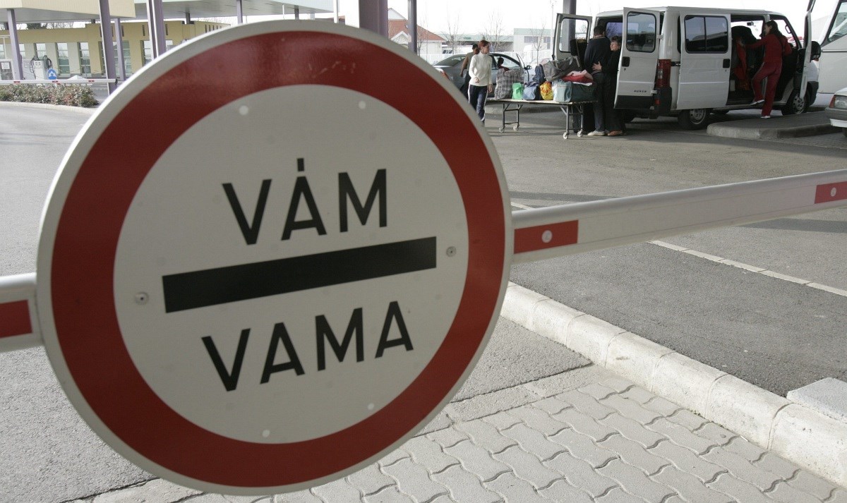 Vámköltség csak 150 euró fölött, de a vizsgálatot így is meg kell várnunk.
