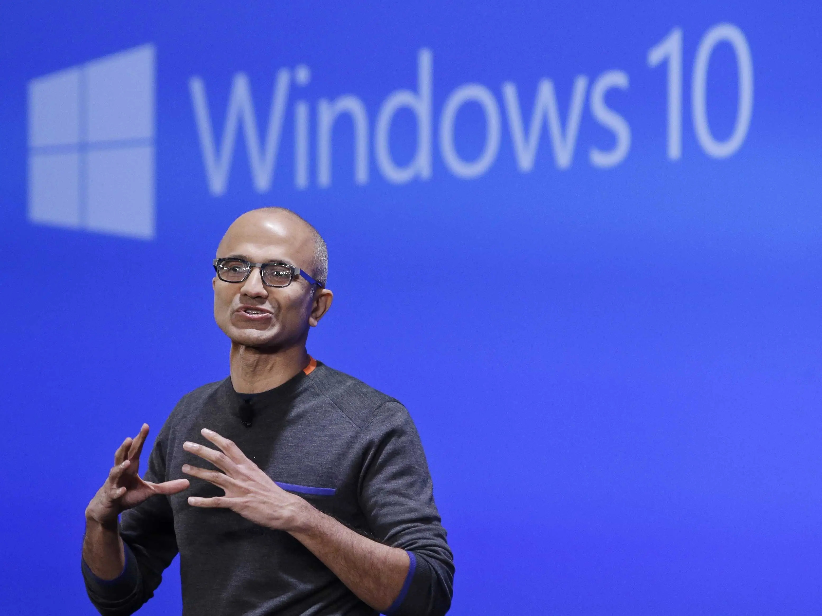 Satya Nadella elnök-vezérigazgató a Windows 10-rõl mesél (2015).