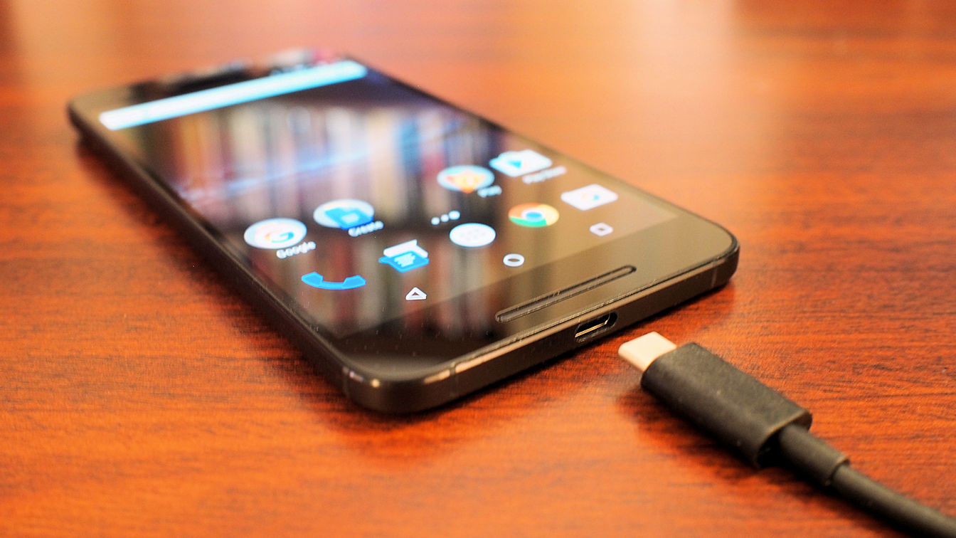 A legtöbb új eszköz már USB-C töltõt kap. (Kép: extremetech.com)