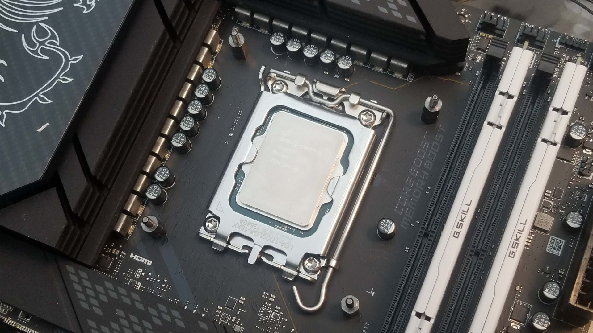 Egy olcsóbb LGA1700-as alaplappal jó választás lehet majd. (Kép: Tom's Hardware)