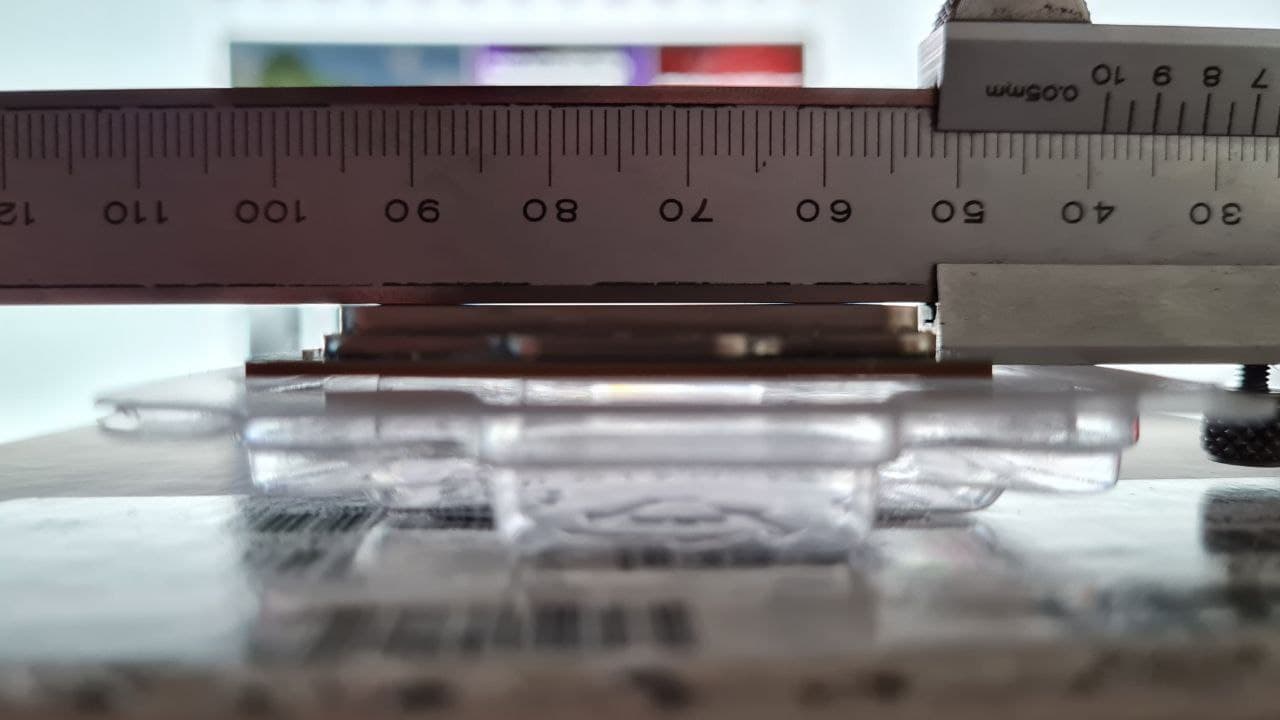 Deformáció és egyenetlen felület, mely az alaplapgyártók hanyagsága lehet (Kép: igorslab.de)