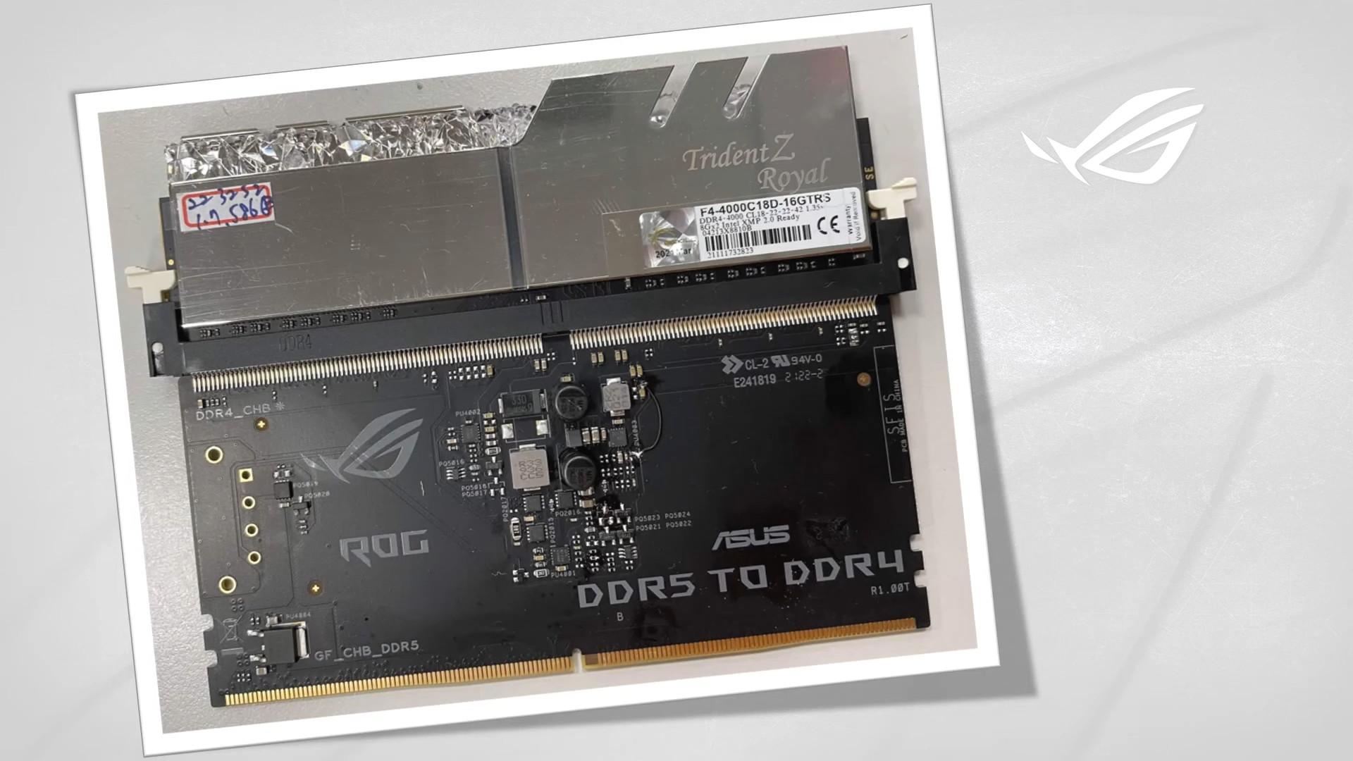 Egy memória- és egy piaci rést is betöltene az ASUS új DDR4 adaptere.