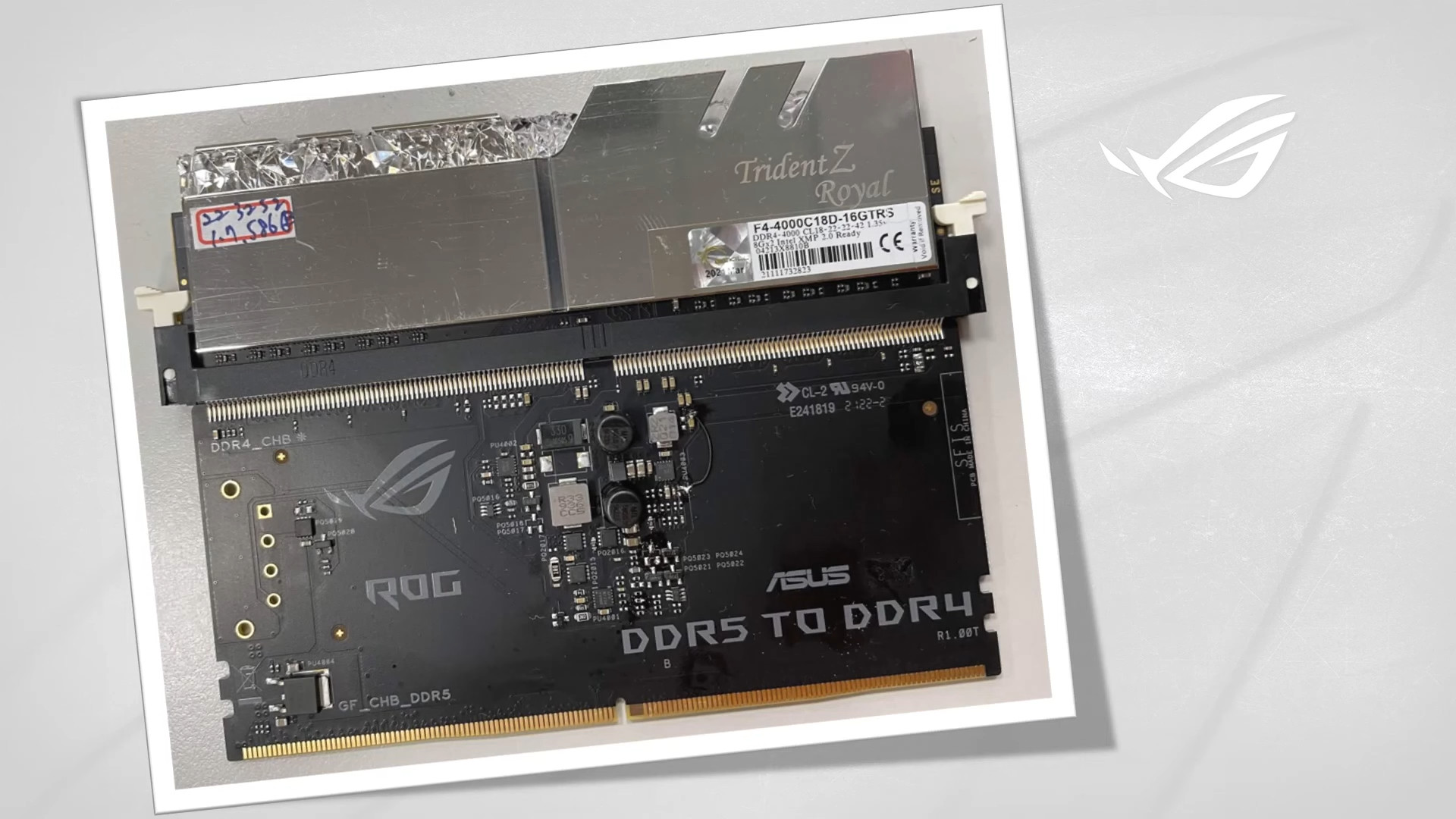 Egy memria- s egy piaci rst is betltene az ASUS j DDR4 adaptere.