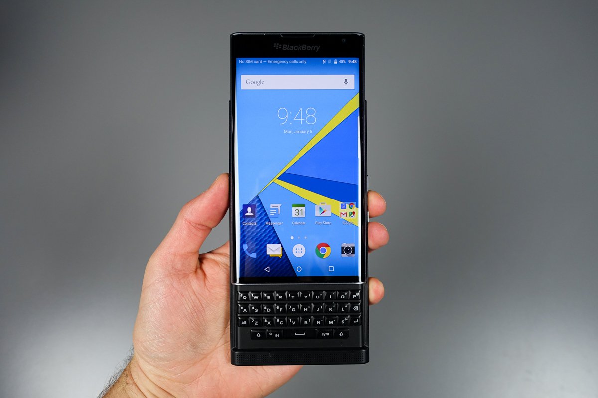 A Priv az utolsó eredeti BlackBerry telefon volt, ám valószínûleg túl drága volt, hogy szélesebb közönséget nyerjen meg. (Kép: techidaily.com)