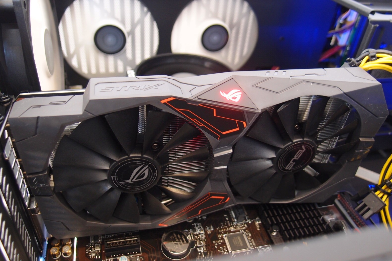 Asus STRIX GTX1050TI O4G GAMING, AMD Ryzen 5 1600 processzor