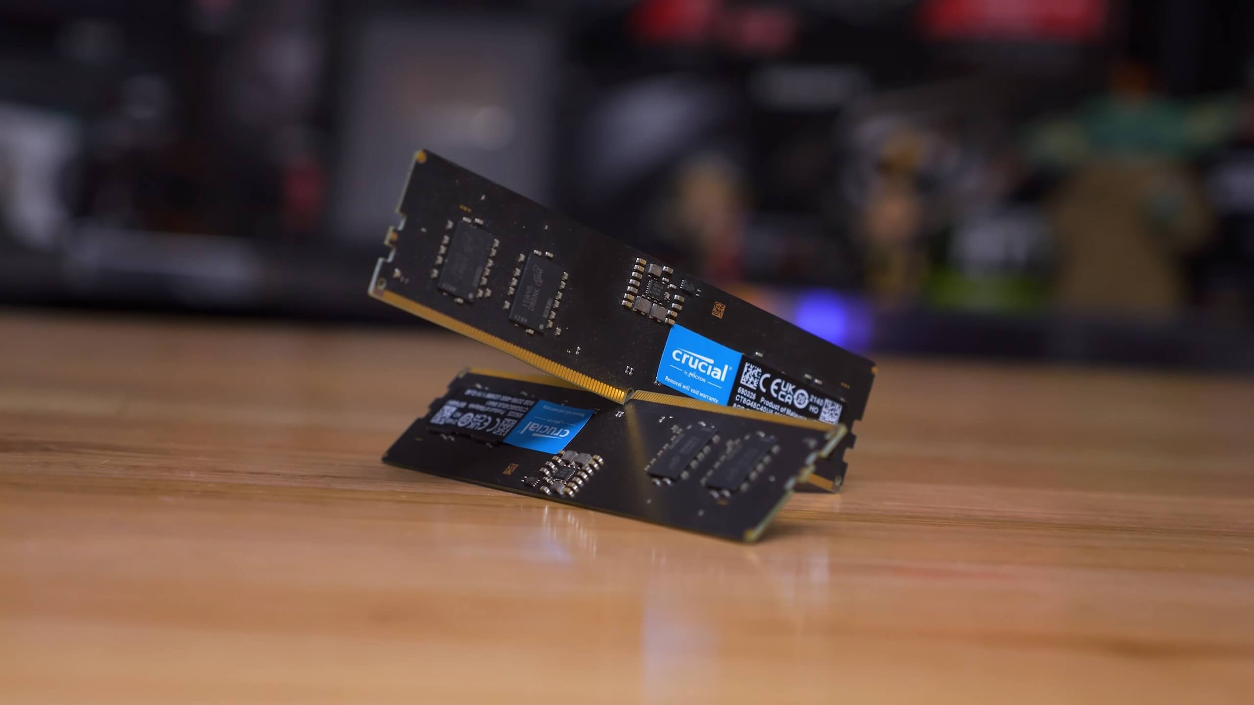 2x8GB Crucial 4800 CL40 (Kép: Techspot)