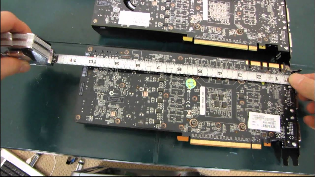 Napjainkban a VGA-k extrém méreteket öltenek. (Illusztráció: Linus Tech Tips)