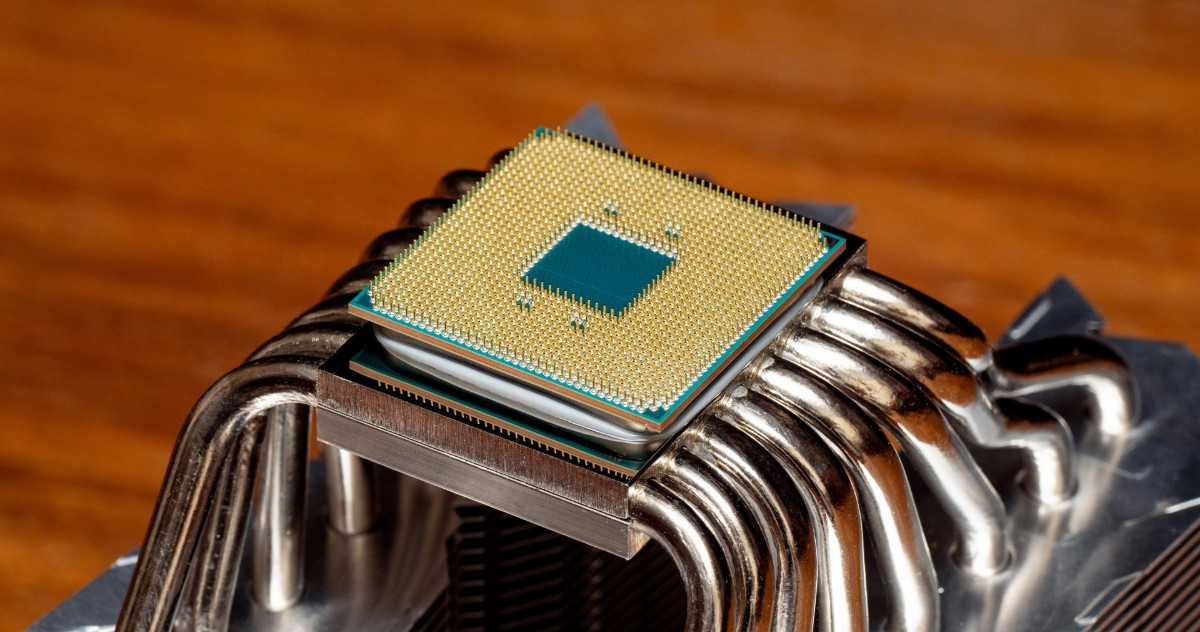 A PGA-nál elõfordul, hogy a hûtõt csak a CPU-val együtt tudjuk levenni az alaplapról.