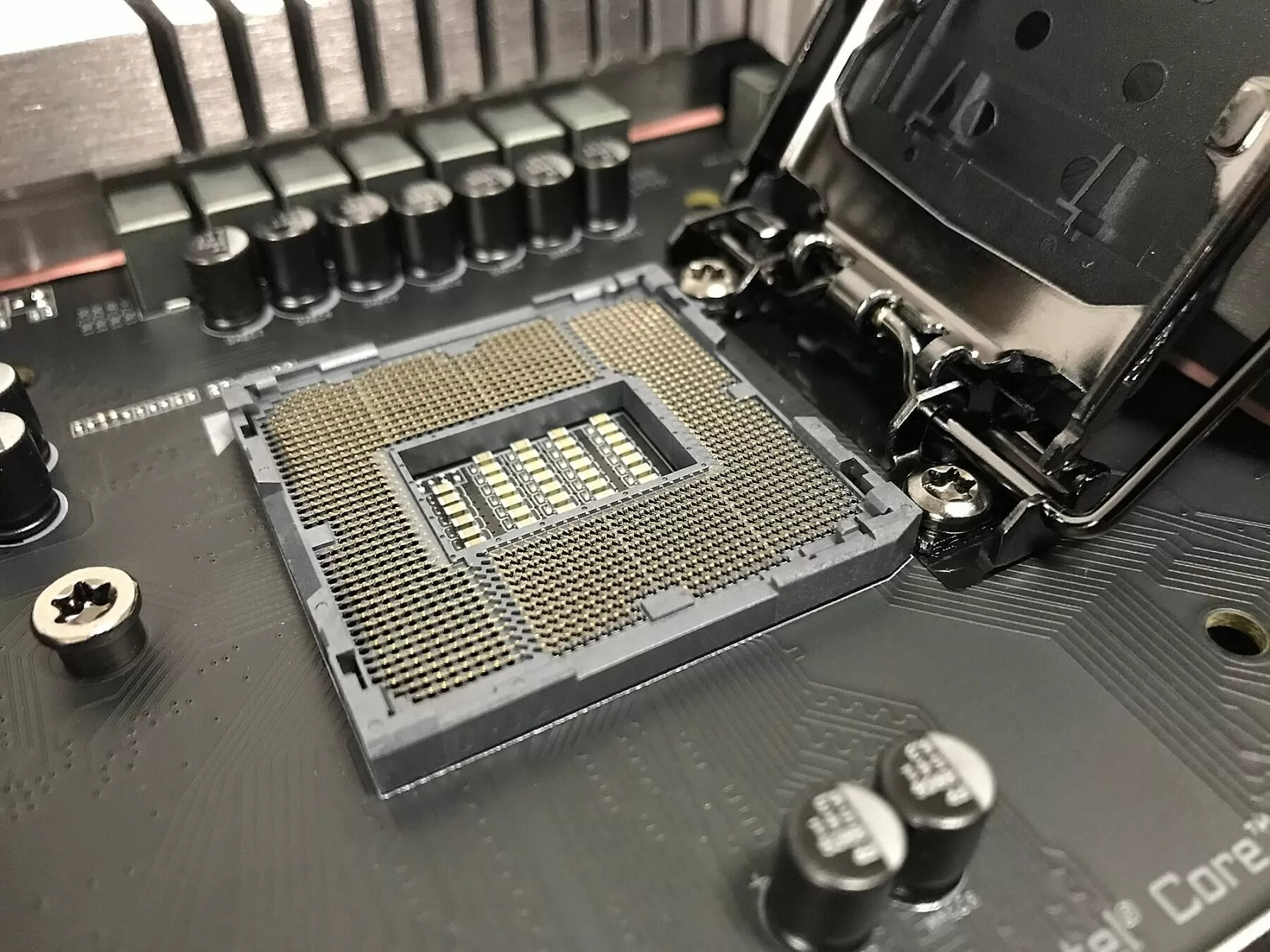 Intel LGA1200 alaplapi foglalat.